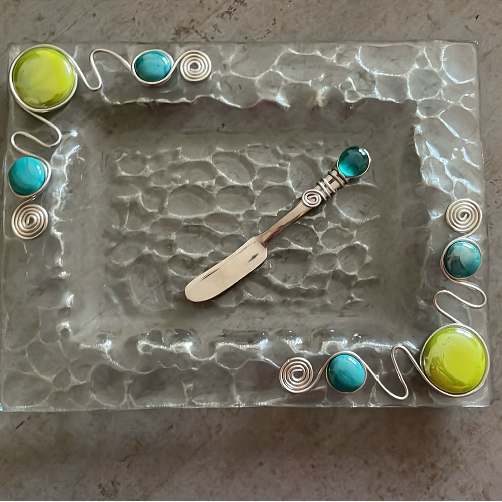 Cheese Plate and Knife by Norpro. Clear plate and 18/10 Stainless knife